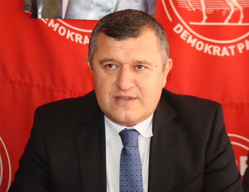 Demokrat Parti İl Başkanı İrfan Alpat, Tokattaki nüfus artışına    Sığınma Müracaat Sahibi Yabancıların neden olduğunu söyledi. 
