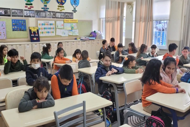 Deprem nedeniyle verilen aranın ardından 71 ilde öğrenciler ders başı yaptı
