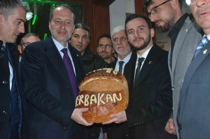 Fatih Erbakan: “İlk olarak belediyenin giriş kapısına ‘Rüşvet alan da veren de melundur’ tabelasını asacaklar"
