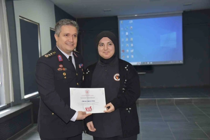 Giresun’da Merve Esma Aydın, Jandarma Genel Komutanlığı resim yarışmasında il birincisi oldu
