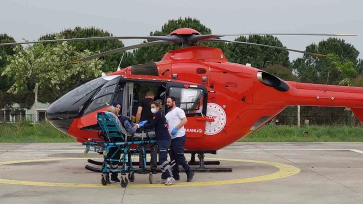 Kalp krizi geçiren adamın yardımına ambulans helikopter yetişti
