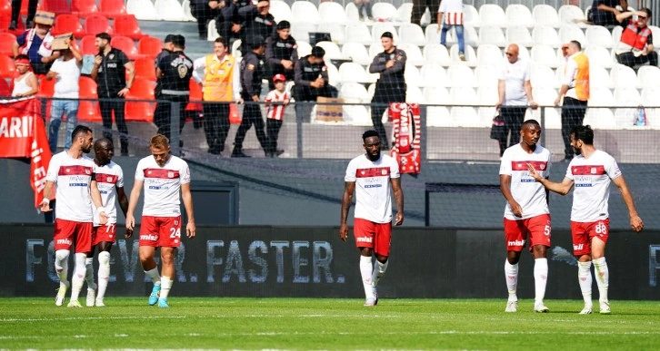 Pendik'te gol düellosu! 5 gollü randevunun galibi Sivasspor