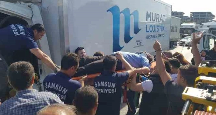 Samsun’da kamyon tıra çarptı: 1 yaralı