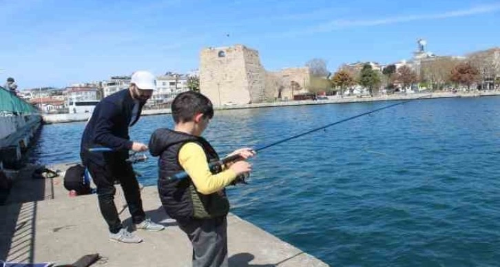 Sinop’ta hafta sonu güneşli hava: Vatandaşlar iskeleye koştu