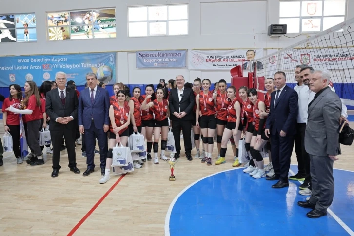 Sivas’ta düzenlenen 100. Yıl voleybol turnuvası tamamlandı
