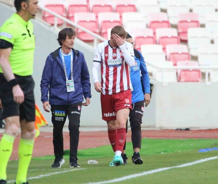 Sivasspor’da Burak Kapacak sakatlandı, oyuna devam edemedi