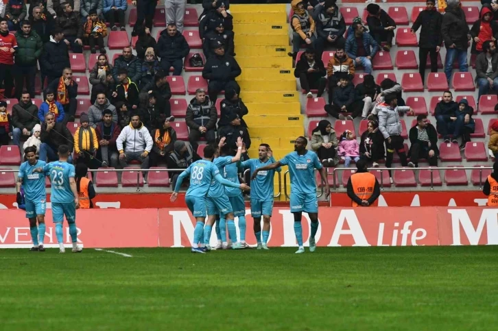 Trendyol Süper Lig: Kayserispor: 1 - Sivasspor: 1 (İlk yarı)
