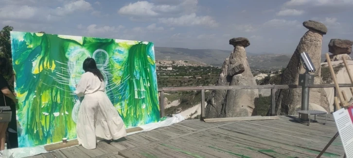Ünlü Ressam Sevil Duru, suya Kapadokya’da şekil verdi
