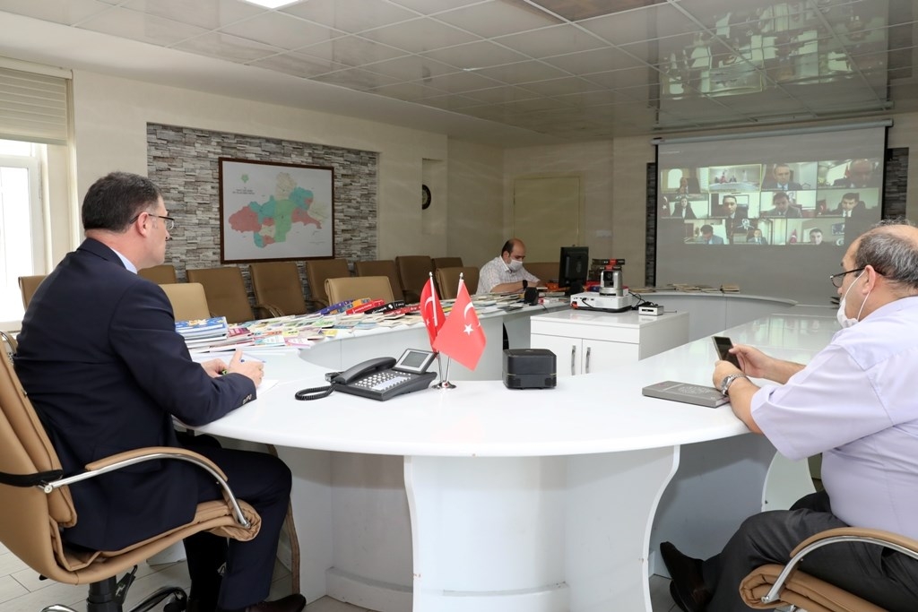 Vali Balcı Kaymakamlarla Video Konferans Sistemi Üzerinden Toplantı Yaptı 