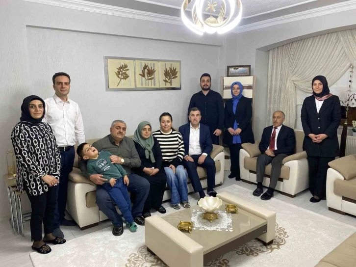 Vali Eldivan şehit ailesinin iftar sofrasına konuk oldu

