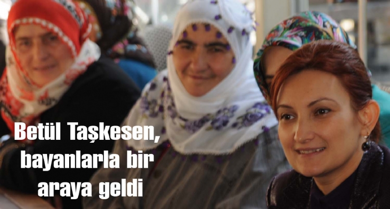  Tokat Valisi Mustafa Taşkesen`in eşi ve Gönül Elçileri Projesi İl Koordinatörü Betül Taşkesen, proje kapsamında bayanlarla bir araya geldi.