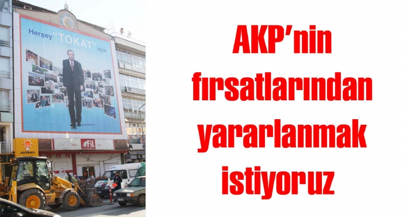 MHP Tokat İl Başkanı Murat Polat, Gaziosmanpaşa Bulvarında yeni hizmet binasına  taşınan Ak Parti İl Başkanlığına doğalgaz verilmesine tepki göstererek, Biz de doğalgaz bekliyoruz. Biz de AKPnin yararlandığı fırsatlardan y