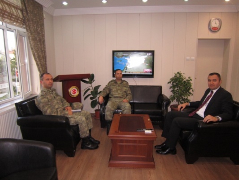 Tokat İl Jandarma Alay Komutanı Albay Yusuf  Ziyaeddin Cavlak, Artova Kaymakamı Musa Sarıya iade-i ziyarette bulundu