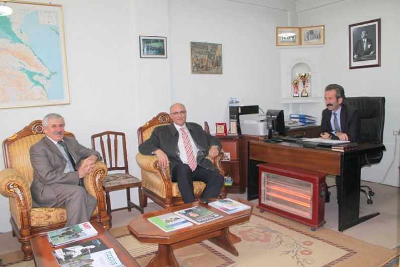  Turhal Kaymakamı Y. Fatih Kadiroğlu, Turhal Kafkas Kültür Derneğini ziyaret etti. 