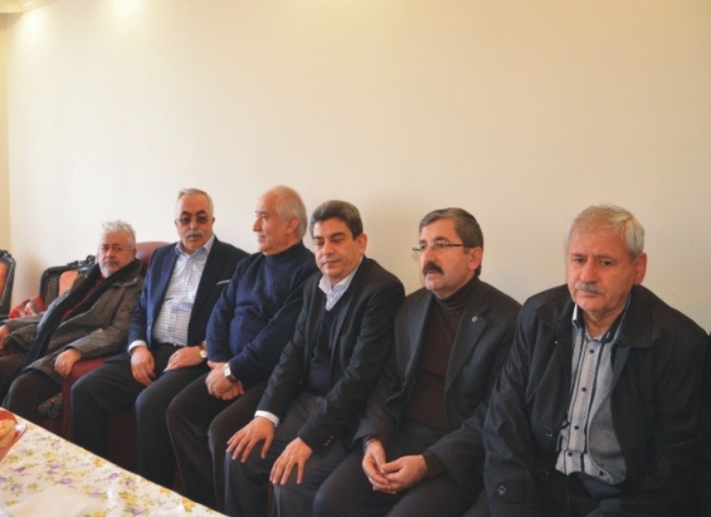 Vali Cevdet Can, Zileli hayırsever işadamı Cemalettin Dinçer ve Turhal Belediye Başkanı Yılmaz Bekler`e taziye ziyaretinde bulundu.
