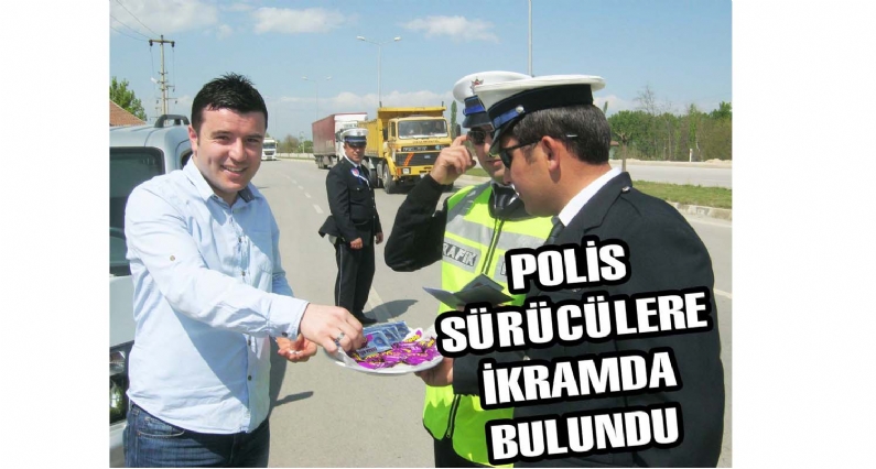 POLİS SÜRÜCÜLERE İKRAMDA BULUNDU 