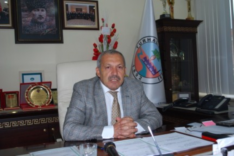 Turhal Belediye Başkanı Ali Gözen, verdiği müjde ile Toplu Konut İdaresi (TOKİ) tarafından Turhal`da  200 adet konut  yapılacağını söyledi. 