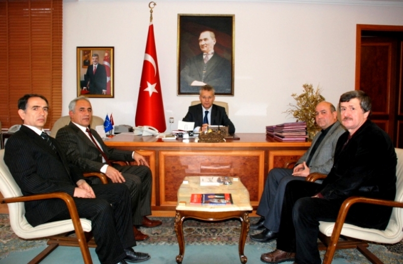 Türkiye Emekli Astsubaylar Derneği (TEMAD) Tokat Şubesi Başkanı ve Üyeleri Vali  Mustafa Taşkeseni  makamında ziyaret etti. 