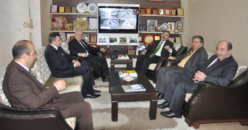 Tokat Vali Yardımcısı Mehmet Suphi Küspeci Zile Belediye Başkanı Lütfi Vidineli ziyaret etti.