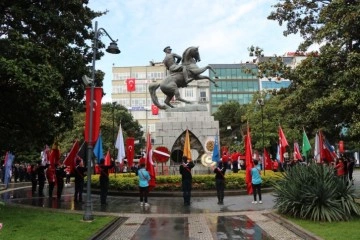 19 Mayıs kutlamaları Atatürk Anıtı’ndaki törenle başladı