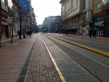 2024 yılının ilk gününde Eskişehir sokakları boş kaldı
