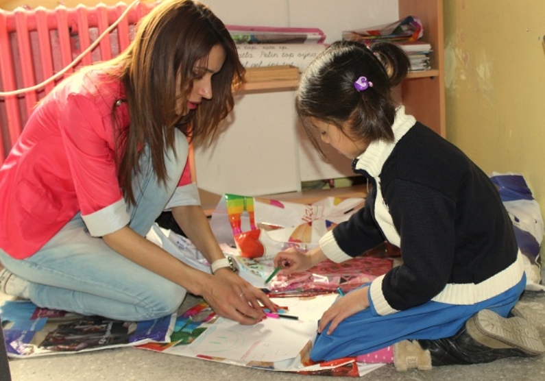 Artova Meslek Yüksek Okulunun düzenlediği Her Çocuk Bir Çiçektir projesi kapsamında Sağlıca ve Ağmusa köy okullarına ziyaretler gerçekleştirildi.