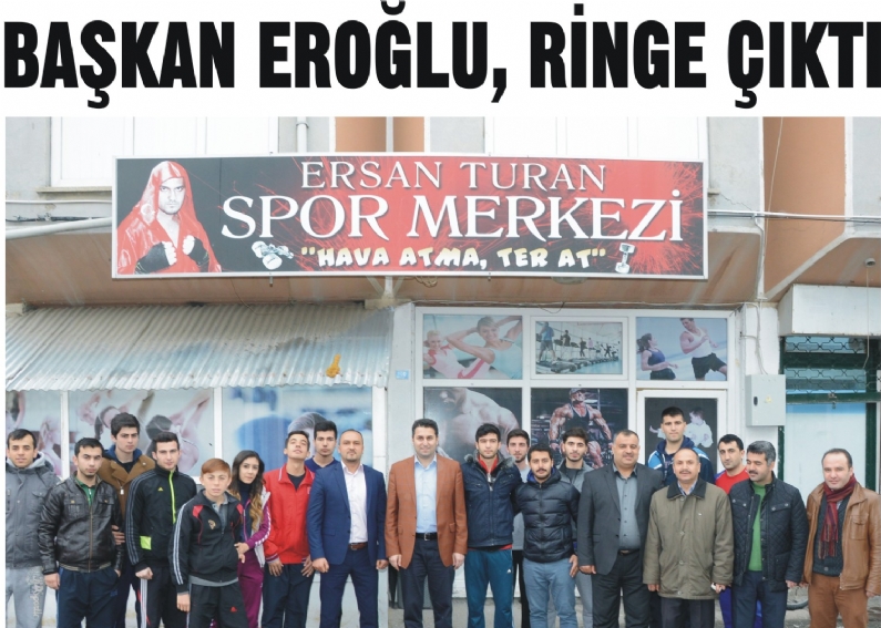 Tokat Belediye Başkanı Eyüp Eroğlu, minik sporcuyla kick boks yaptı. 