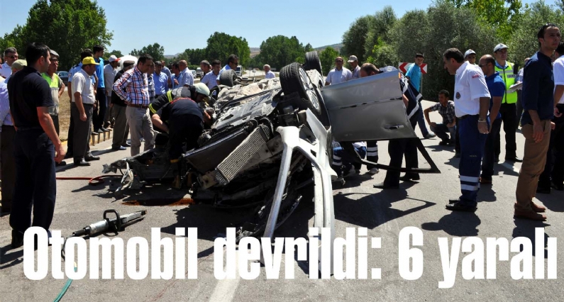 Tokat-Turhal karayolu Havalaanı Kavşağı`nda refüje çarptıktan sonra devrilen otomobilde 6 kişi yaralandı.  