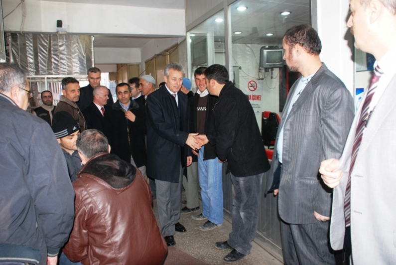Tokat Valisi Mustafa Taşkesen, vatandaşları ziyaret ederek, istek ve sıkıntılarını dinledi. 