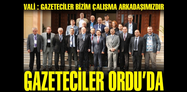 Karadeniz Gazeteciler Federasyonu heyeti Vali İrfan Balkanlıoğlu`nu ziyaret etti.
Vali Balkanlıoğlu, heyeti makamında ağırladı.
