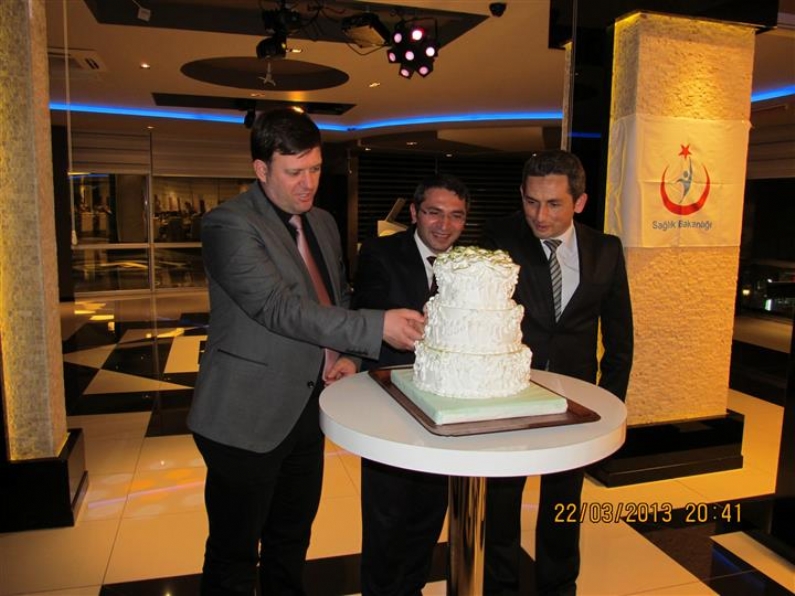 Tokat Halk Sağlığı Müdürlüğü, kuruluşunun birinci yılını yaş pasta keserek kutladı. 