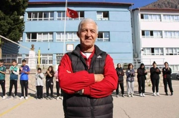 42 yıl aynı okulda görev yapan ’Nadir Hoca’ya alkışlı veda