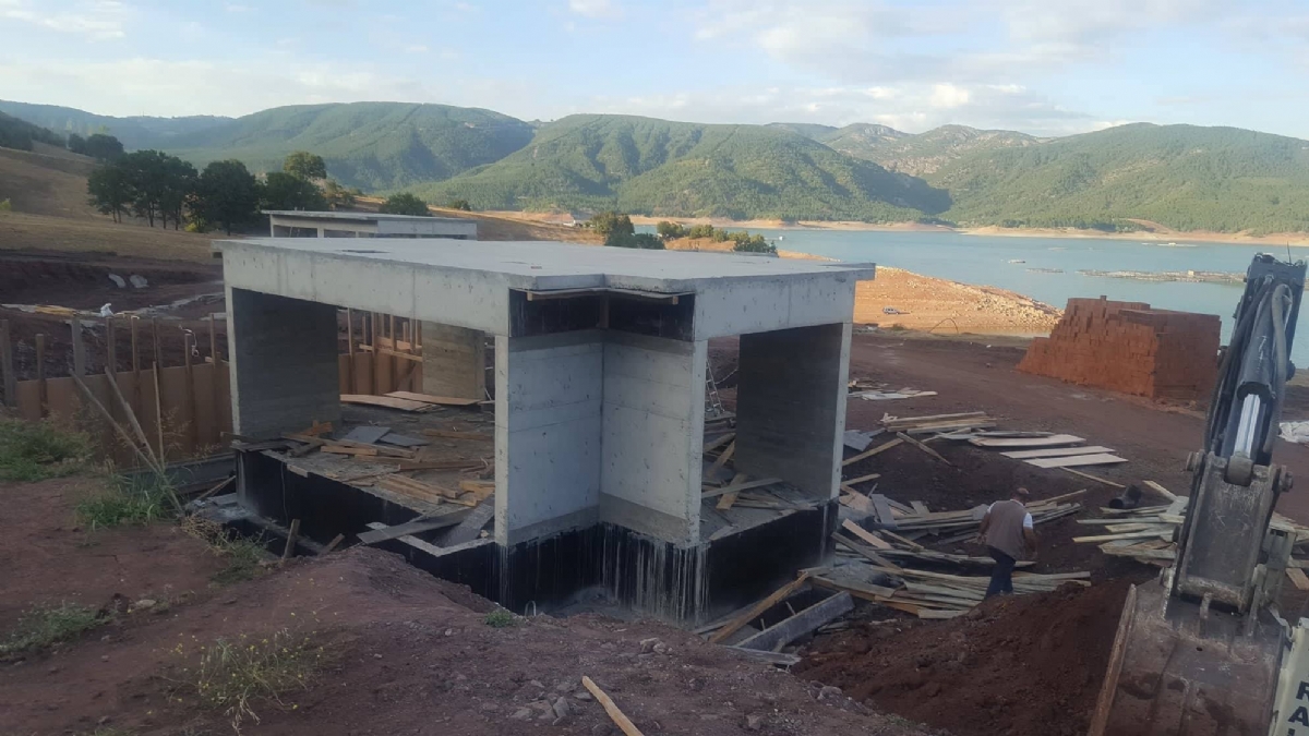 Tokatın Almus ilçesinde bulunan baraj gölü, 10 milyon TLye ihale edilen atık su arıtma tesisi ile kirlilikten kurtarılacak.