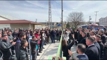 Amasya’da bir fabrikada 12 işçi işten çıkarıldı, ilk destek belediye başkan adaylarından geldi
