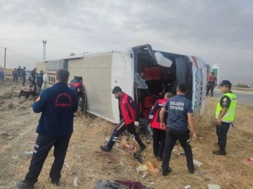 Amasya’da yolcu otobüsü devrildi: Çok sayıda yaralı var