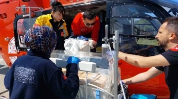 Ambulans helikopter yeni doğan bebek için zamanla yarıştı
