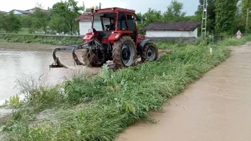 Ani bastıran dolu ve yağmur tarım arazilerini vurdu
