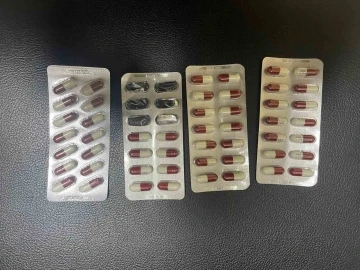 Ankara’da 23 gram metamfetamin ve eroin, 60 adet uyuşturucu hap ele geçirildi
