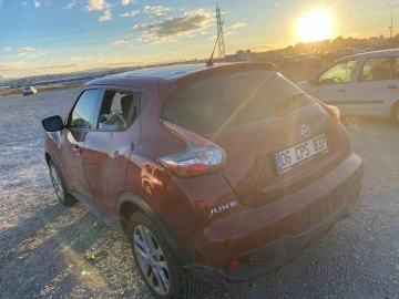 Ankara’da arabanın camını kırarak hırsızlık yapan şahıslar yakalandı
