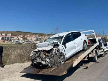Ankara’da otomobil hafriyat kamyonuna çarptı: 1 ölü
