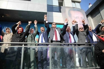 Bakan Göktaş, Eskişehir’de Seçim İrtibat Ofisi açılışına katıldı
