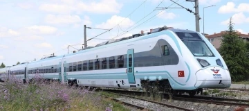 Bakan Uraloğlu: “2 yıl içerisinde yerli ve milli tren seti sayımız 25’e ulaşacak”

