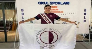 Barkan Can Aykut, yüzmede Türkiye birincisi oldu