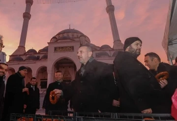 Başkan Ercan sabah namazında vatandaşlarla buluştu
