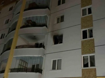 Başkentte apartmanda çıkan yangın paniğe neden oldu