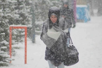 Bayburt’ta kar nedeniyle hamile ve engelli kamu çalışanlarına 1 gün izin verildi

