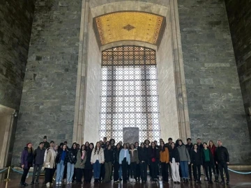 Beylikovalı öğrenciler Ankara’yı ziyaret ediyor
