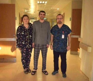 Bir türlü doğru teşhis edilemeyen hastalığına Yunus Emre Devlet Hastanesinde şifa buldu
