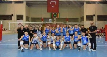 Bozüyük Belediyesi, çeyrek finalde Sivas İl Özel İdare Voleybol Takımı’nı 3-0 yendi