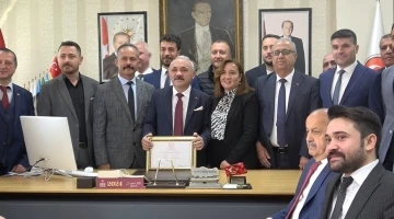 Çankırı Belediye Başkanı İsmail Hakkı Esen mazbatasını aldı
